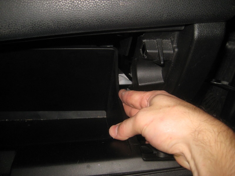 2011-2017-Mitsubishi-Outlander-Sport-Cabin-Air-Filter-Replacement-Guide-006