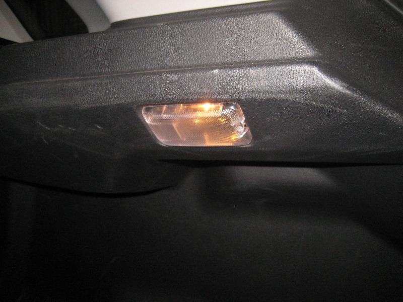 2011-2017-Mitsubishi-Outlander-Sport-Cargo-Area-Light-Bulb-Replacement-Guide-002