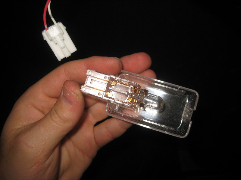 2011-2017-Mitsubishi-Outlander-Sport-Cargo-Area-Light-Bulb-Replacement-Guide-005