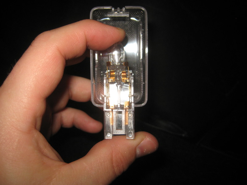 2011-2017-Mitsubishi-Outlander-Sport-Cargo-Area-Light-Bulb-Replacement-Guide-008