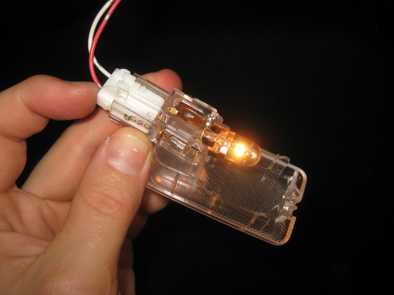 2011-2017-Mitsubishi-Outlander-Sport-Cargo-Area-Light-Bulb-Replacement-Guide-009