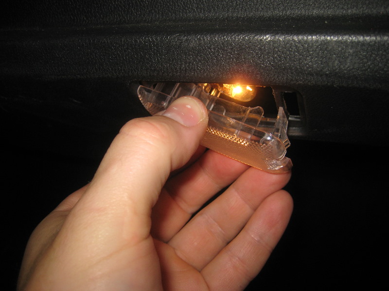 2011-2017-Mitsubishi-Outlander-Sport-Cargo-Area-Light-Bulb-Replacement-Guide-010