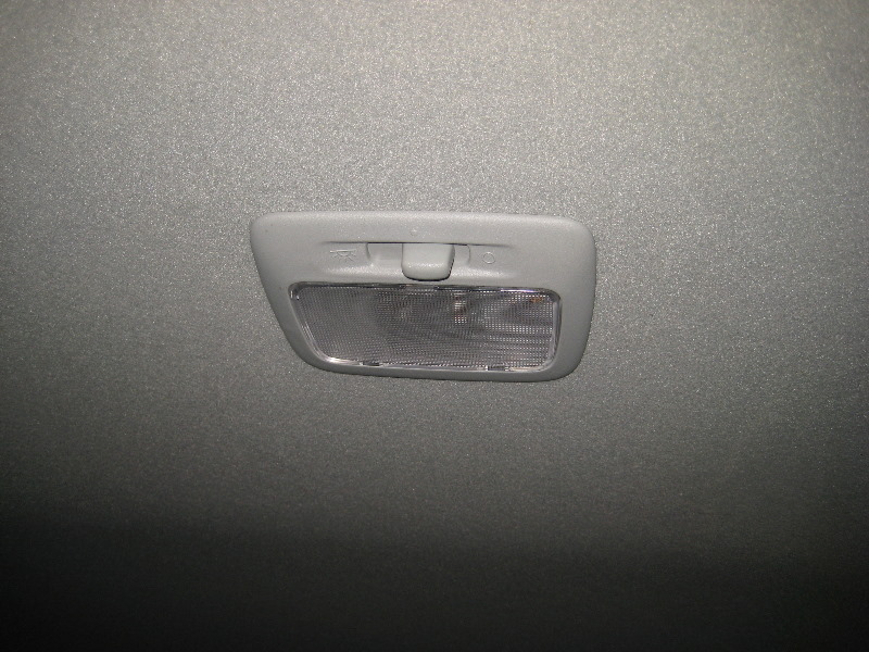 2011-2017-Mitsubishi-Outlander-Sport-Dome-Light-Bulb-Replacement-Guide-001