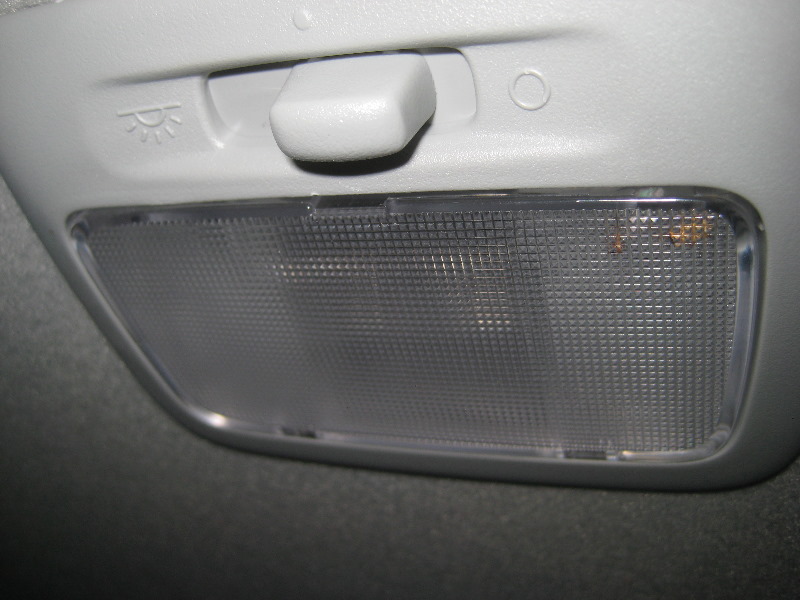 2011-2017-Mitsubishi-Outlander-Sport-Dome-Light-Bulb-Replacement-Guide-002