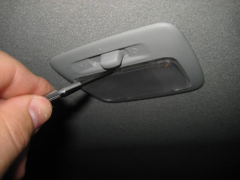 2011-2017-Mitsubishi-Outlander-Sport-Dome-Light-Bulb-Replacement-Guide-003