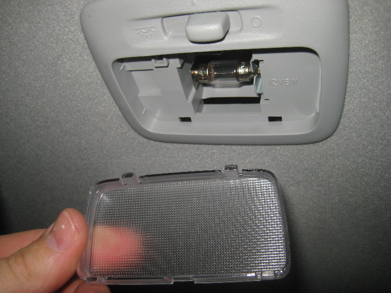 2011-2017-Mitsubishi-Outlander-Sport-Dome-Light-Bulb-Replacement-Guide-004
