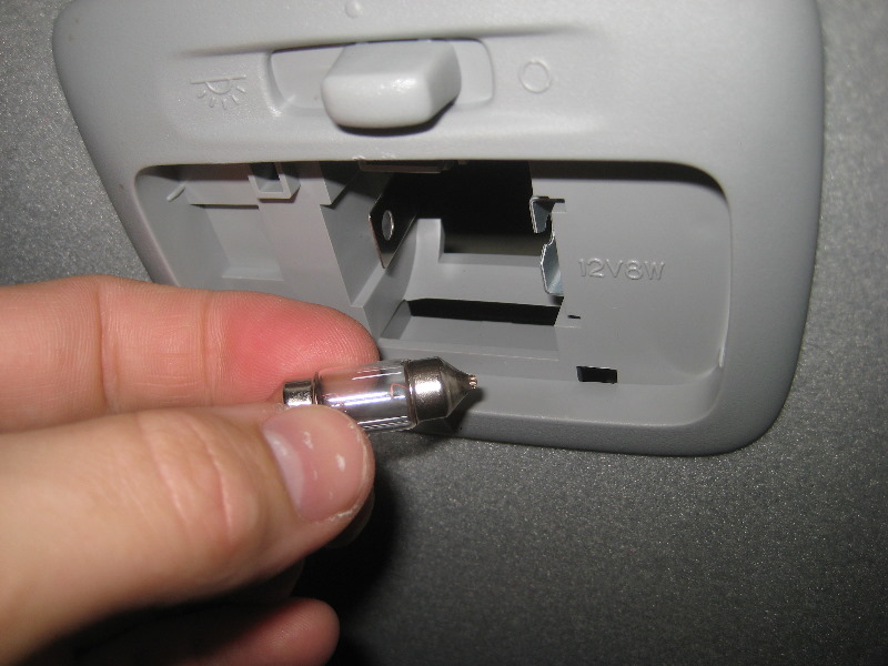 2011-2017-Mitsubishi-Outlander-Sport-Dome-Light-Bulb-Replacement-Guide-007