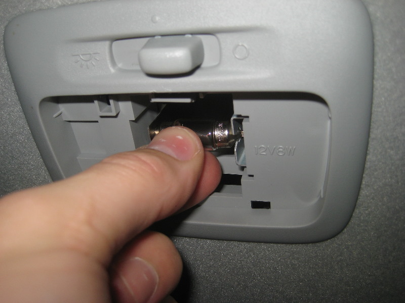 2011-2017-Mitsubishi-Outlander-Sport-Dome-Light-Bulb-Replacement-Guide-009