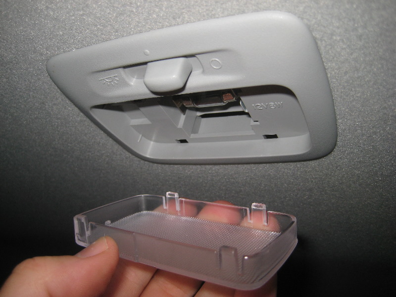 2011-2017-Mitsubishi-Outlander-Sport-Dome-Light-Bulb-Replacement-Guide-010