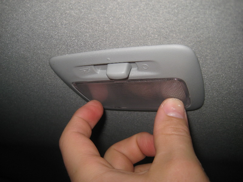 2011-2017-Mitsubishi-Outlander-Sport-Dome-Light-Bulb-Replacement-Guide-011