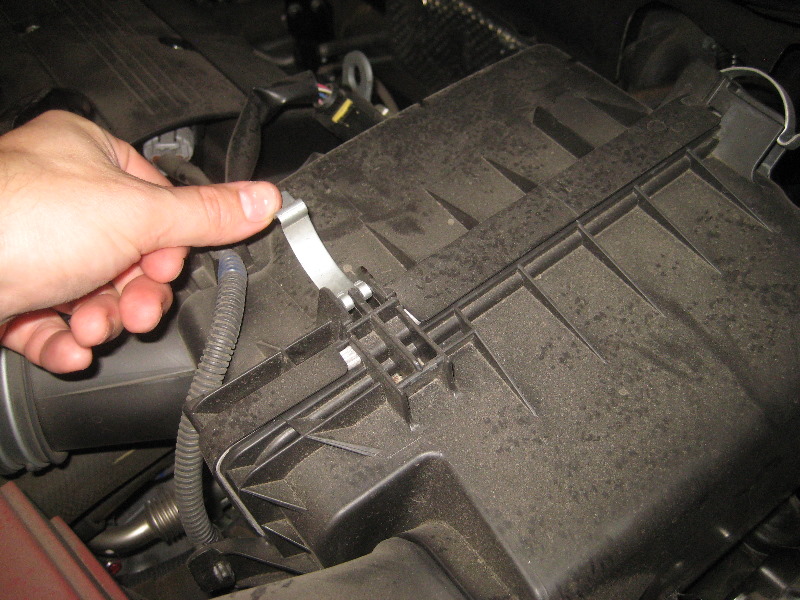 2011-2017-Mitsubishi-Outlander-Sport-Engine-Air-Filter-Replacement-Guide-003