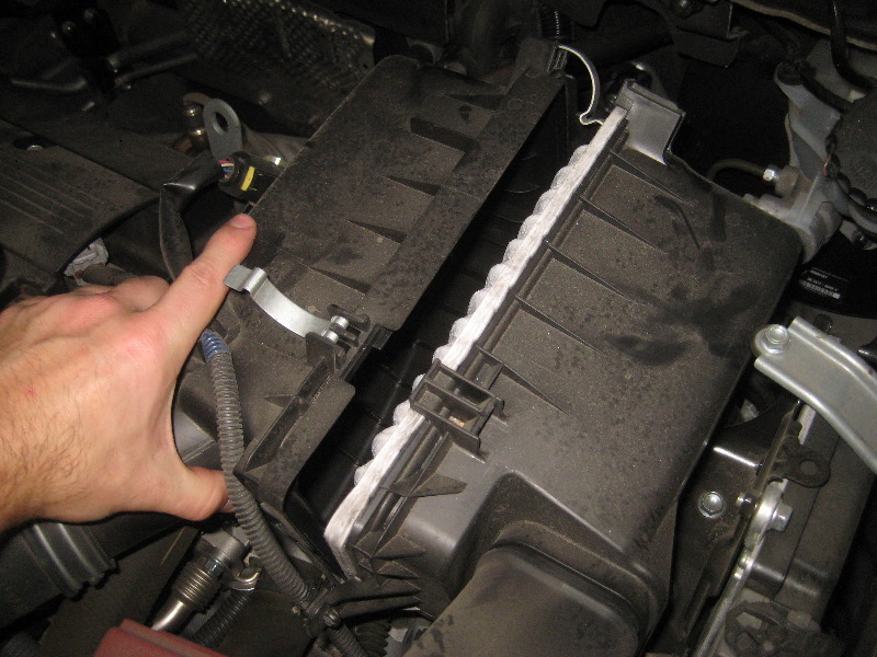 2011-2017-Mitsubishi-Outlander-Sport-Engine-Air-Filter-Replacement-Guide-006