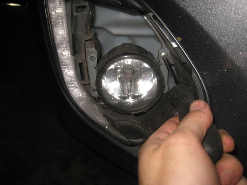 2011-2017-Mitsubishi-Outlander-Sport-Fog-Light-Bulbs-Replacement-Guide-007