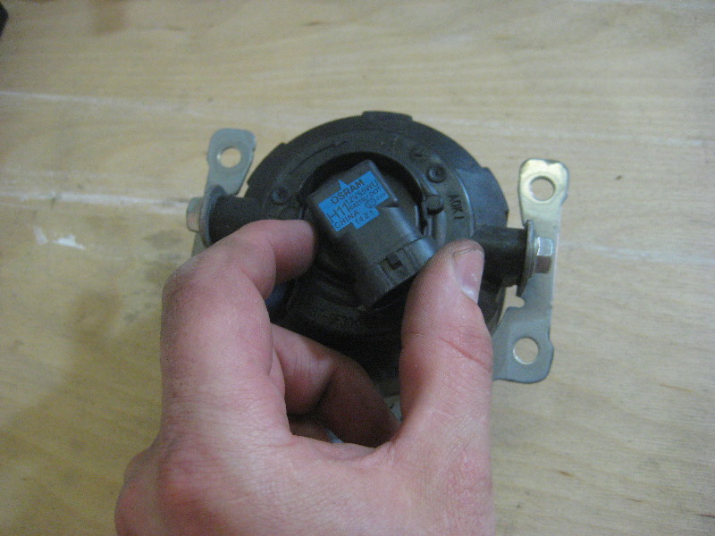 2011-2017-Mitsubishi-Outlander-Sport-Fog-Light-Bulbs-Replacement-Guide-014