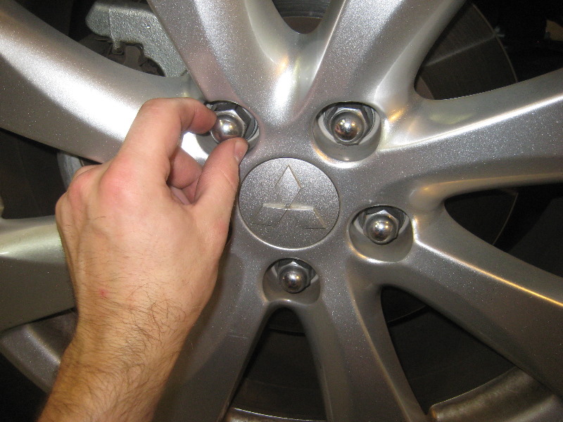 2011-2017-Mitsubishi-Outlander-Sport-Front-Brake-Pads-Replacement-Guide-004