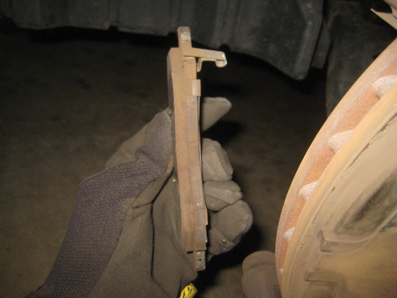 2011-2017-Mitsubishi-Outlander-Sport-Front-Brake-Pads-Replacement-Guide-016