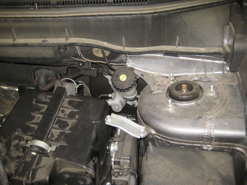 2011-2017-Mitsubishi-Outlander-Sport-Front-Brake-Pads-Replacement-Guide-020