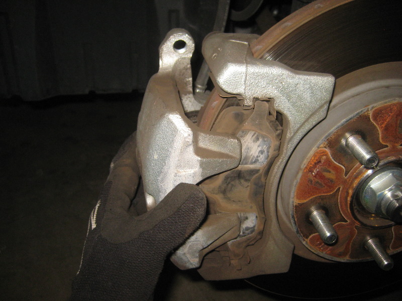 2011-2017-Mitsubishi-Outlander-Sport-Front-Brake-Pads-Replacement-Guide-029