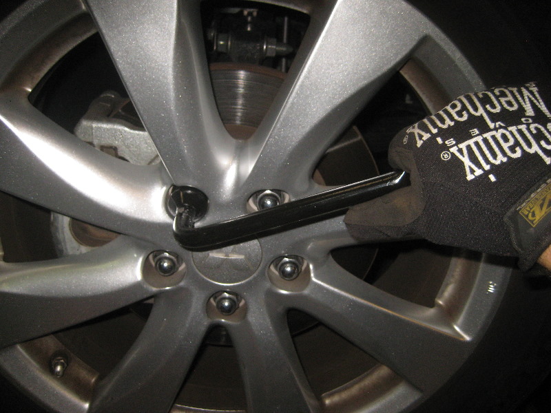 2011-2017-Mitsubishi-Outlander-Sport-Front-Brake-Pads-Replacement-Guide-039