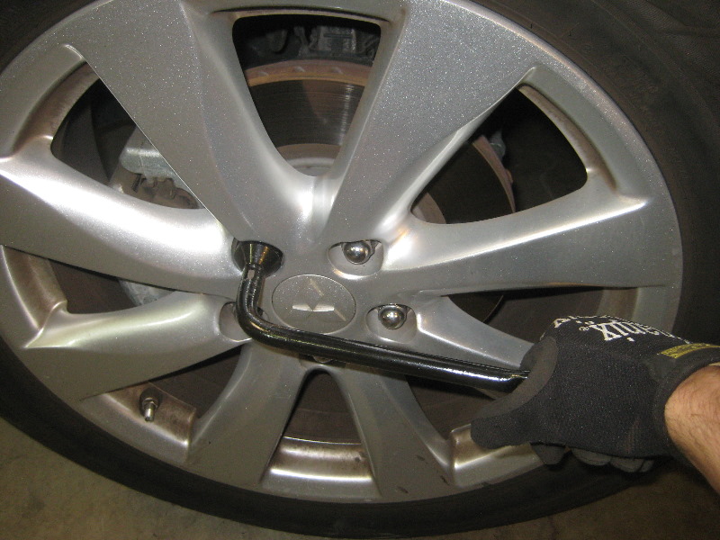 2011-2017-Mitsubishi-Outlander-Sport-Front-Brake-Pads-Replacement-Guide-041