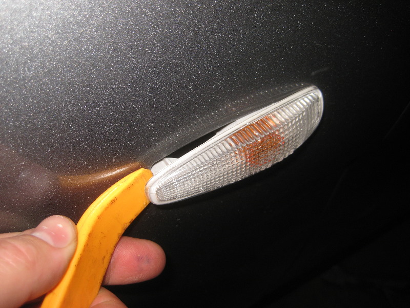 2011-2017-Mitsubishi-Outlander-Sport-Front-Side-Marker-Light-Bulb-Replacement-Guide-002