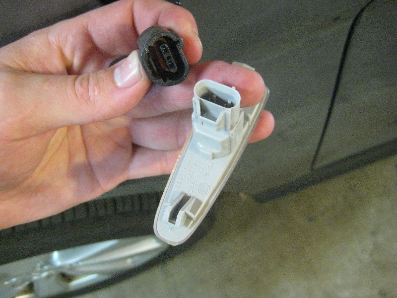 2011-2017-Mitsubishi-Outlander-Sport-Front-Side-Marker-Light-Bulb-Replacement-Guide-004