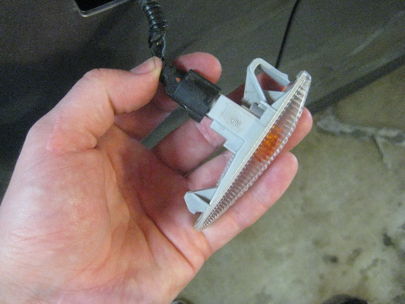 2011-2017-Mitsubishi-Outlander-Sport-Front-Side-Marker-Light-Bulb-Replacement-Guide-006