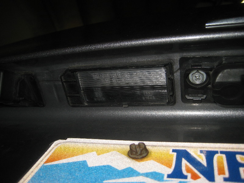 2011-2017-Mitsubishi-Outlander-Sport-License-Plate-Light-Bulbs-Replacement-Guide-002