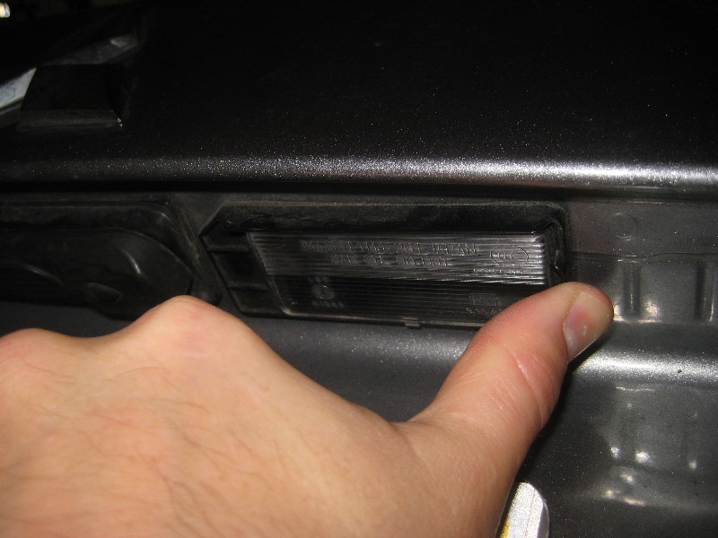 2011-2017-Mitsubishi-Outlander-Sport-License-Plate-Light-Bulbs-Replacement-Guide-003