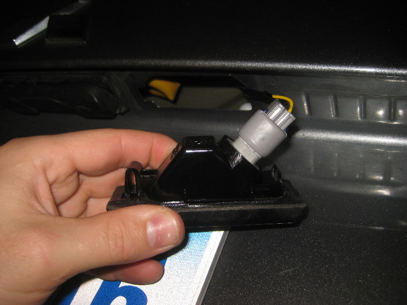 2011-2017-Mitsubishi-Outlander-Sport-License-Plate-Light-Bulbs-Replacement-Guide-004