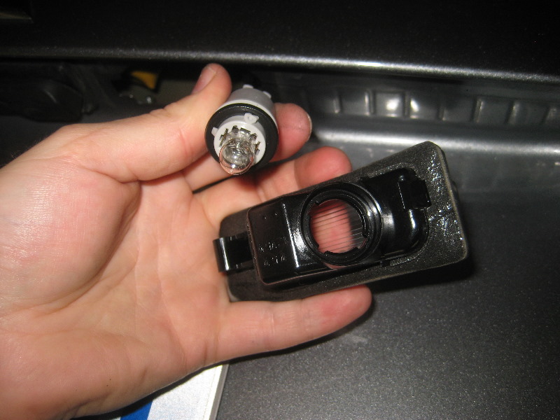 20112017MitsubishiOutlanderSportLicensePlateLightBulbs