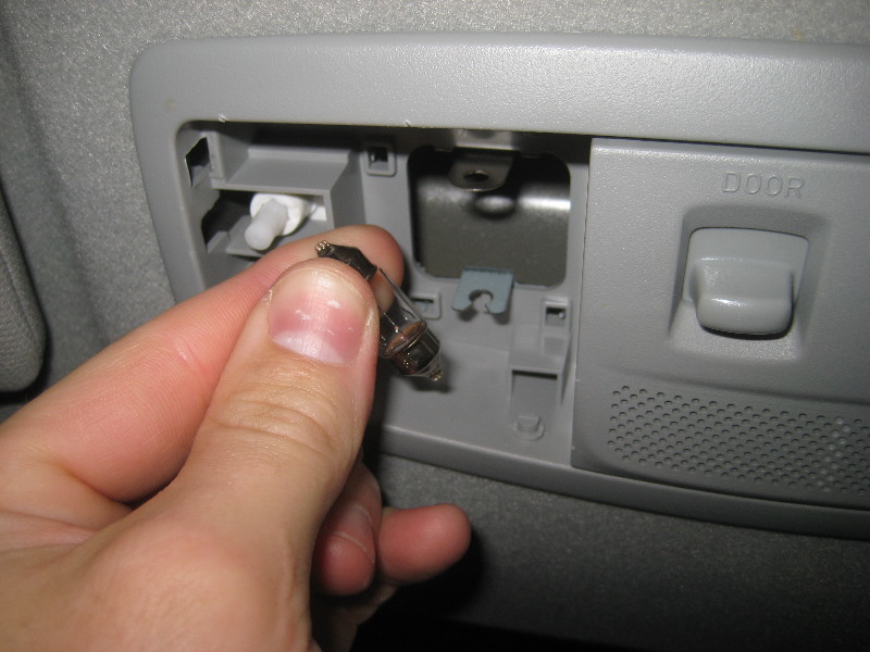 2011-2017-Mitsubishi-Outlander-Sport-Map-Light-Bulbs-Replacement-Guide-006