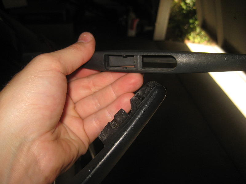 2011-2017-Mitsubishi-Outlander-Sport-Rear-Wiper-Blade-Replacement-Guide-005