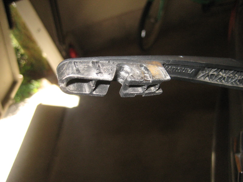 2011-2017-Mitsubishi-Outlander-Sport-Rear-Wiper-Blade-Replacement-Guide-006