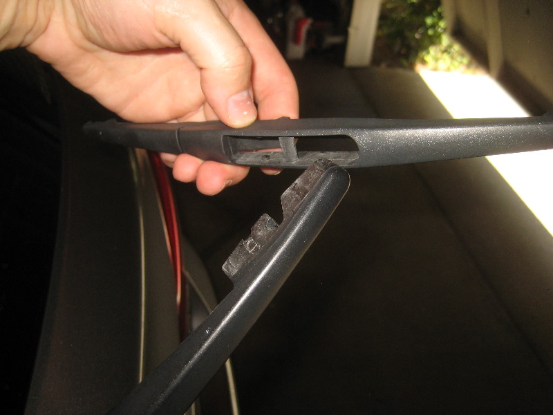 2011-2017-Mitsubishi-Outlander-Sport-Rear-Wiper-Blade-Replacement-Guide-008