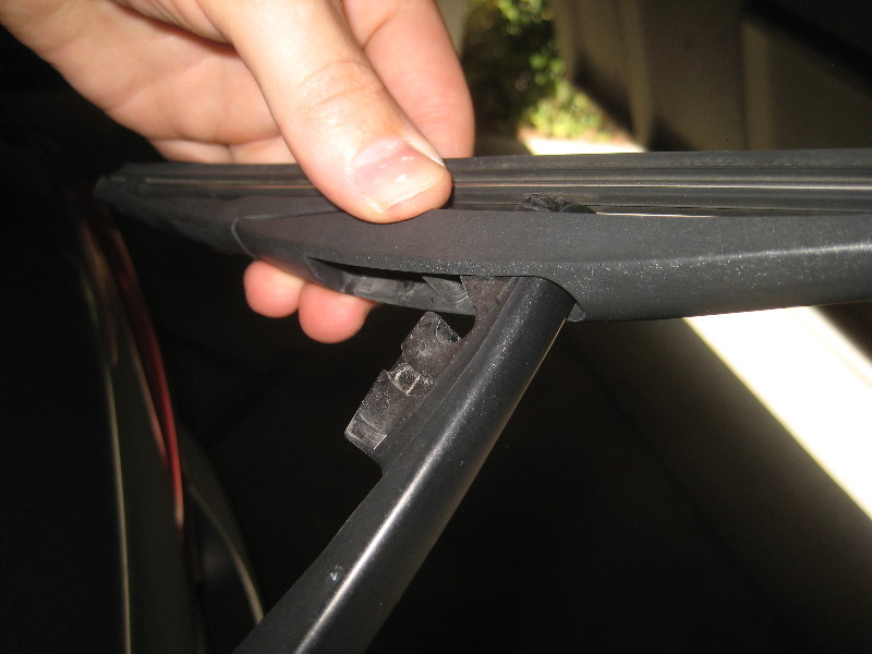 2011-2017-Mitsubishi-Outlander-Sport-Rear-Wiper-Blade-Replacement-Guide-009