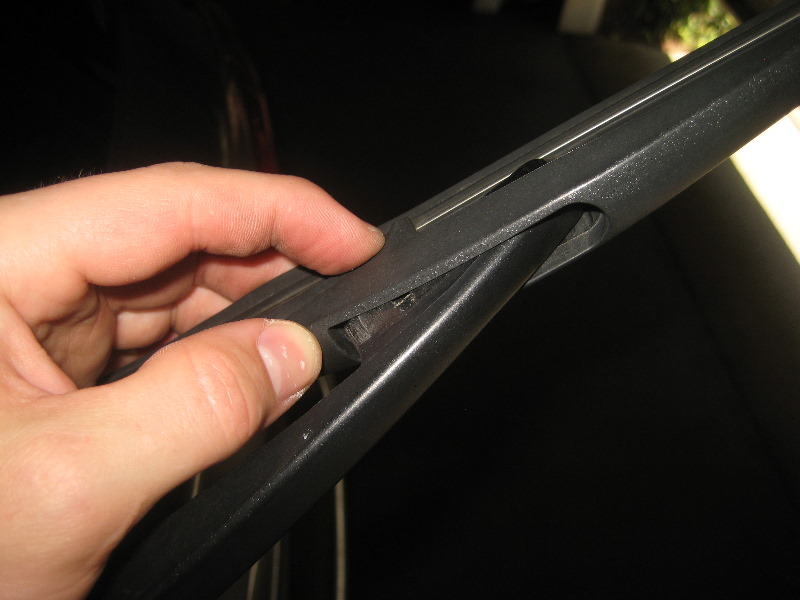 2011-2017-Mitsubishi-Outlander-Sport-Rear-Wiper-Blade-Replacement-Guide-010