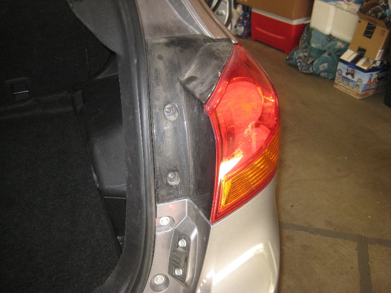 20112017MitsubishiOutlanderSportTailLightBulbsReplacementGuide002