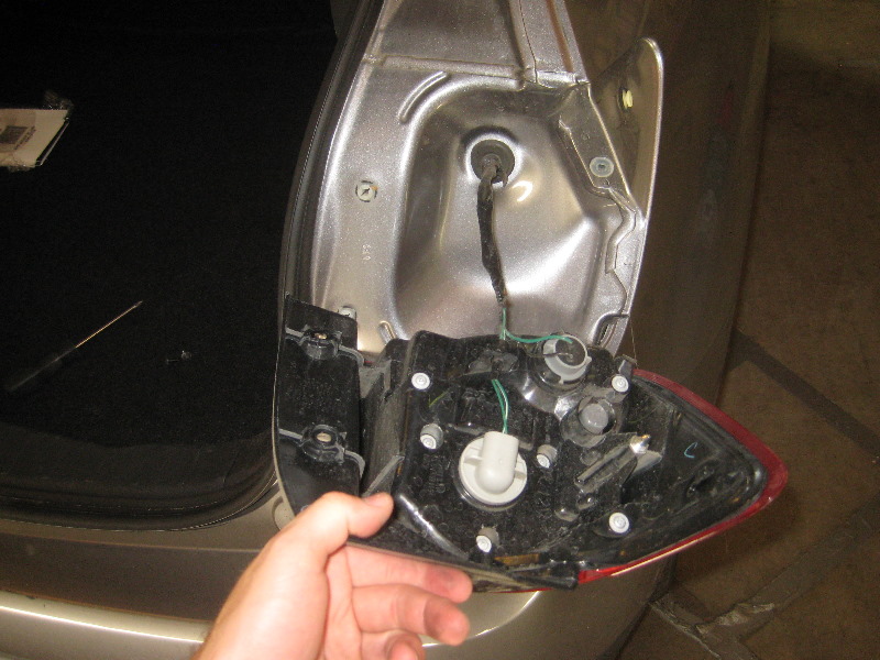 2011-2017-Mitsubishi-Outlander-Sport-Tail-Light-Bulbs-Replacement-Guide-007