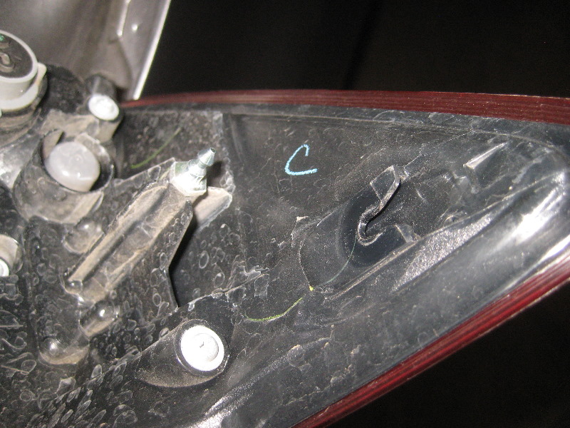 2011-2017-Mitsubishi-Outlander-Sport-Tail-Light-Bulbs-Replacement-Guide-009