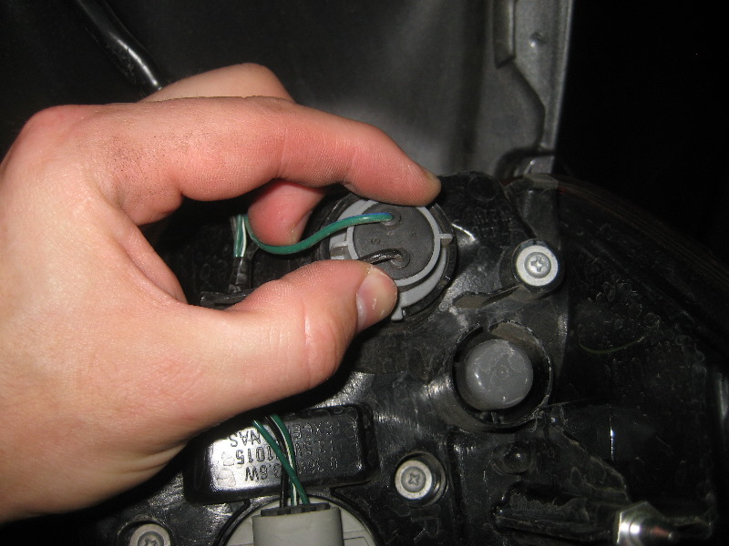 2011-2017-Mitsubishi-Outlander-Sport-Tail-Light-Bulbs-Replacement-Guide-010