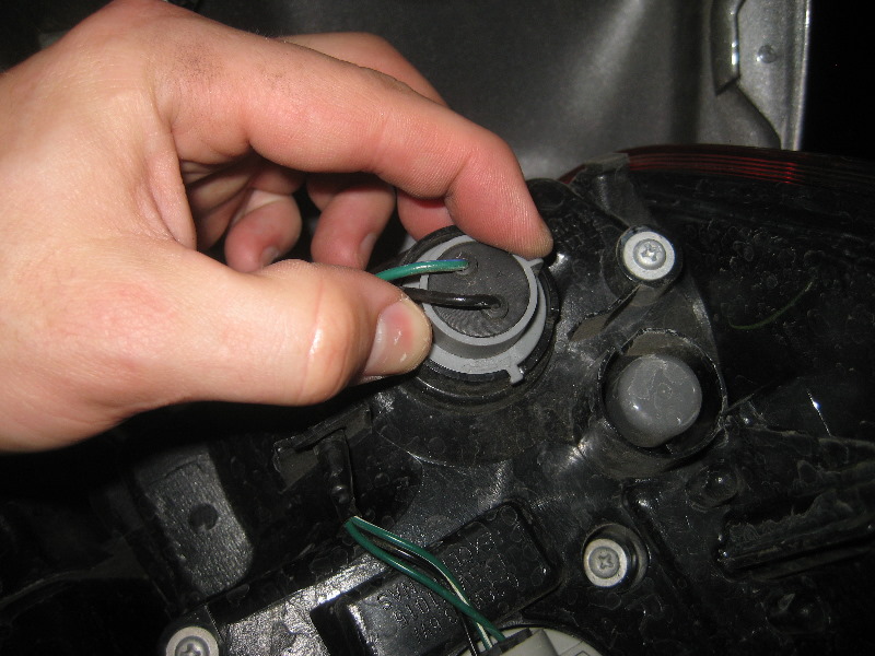 2011-2017-Mitsubishi-Outlander-Sport-Tail-Light-Bulbs-Replacement-Guide-014