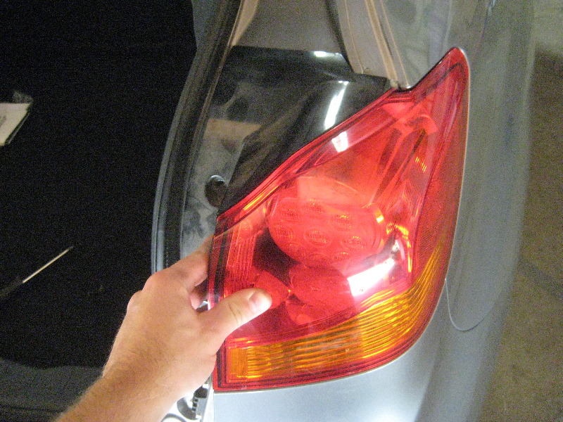 20112017MitsubishiOutlanderSportTailLightBulbsReplacementGuide016