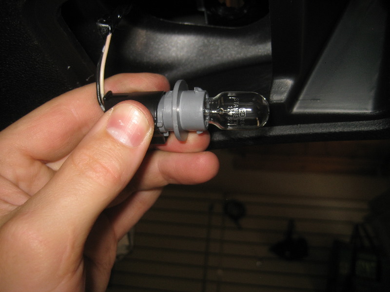 2011-2017-Mitsubishi-Outlander-Sport-Tail-Light-Bulbs-Replacement-Guide-024