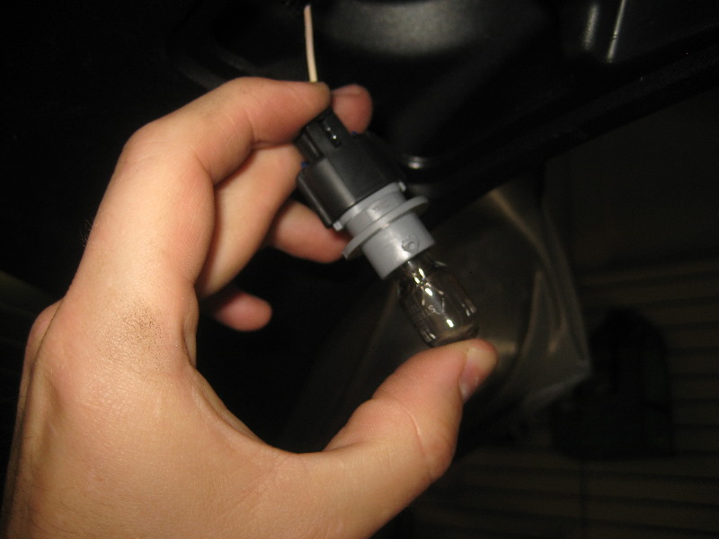 2011-2017-Mitsubishi-Outlander-Sport-Tail-Light-Bulbs-Replacement-Guide-026