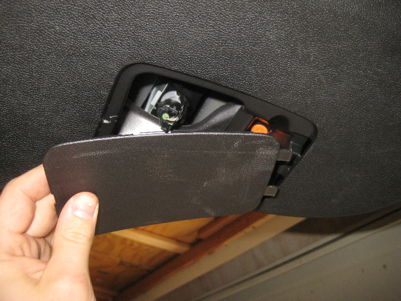 2011-2017-Mitsubishi-Outlander-Sport-Tail-Light-Bulbs-Replacement-Guide-028