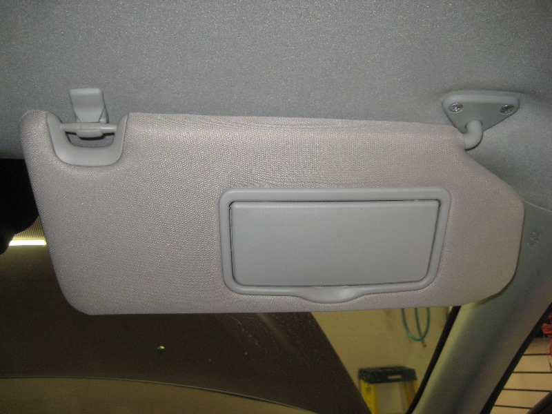 2011-2017-Mitsubishi-Outlander-Sport-Vanity-Mirror-Light-Bulb-Replacement-Guide-001