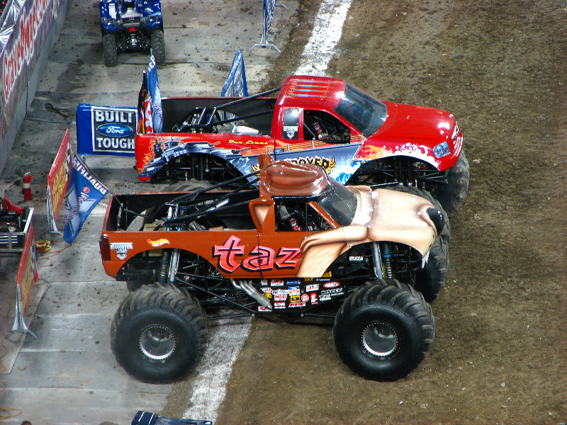 Monster-Jam-Raymond-James-Stadium-Tampa-FL-004