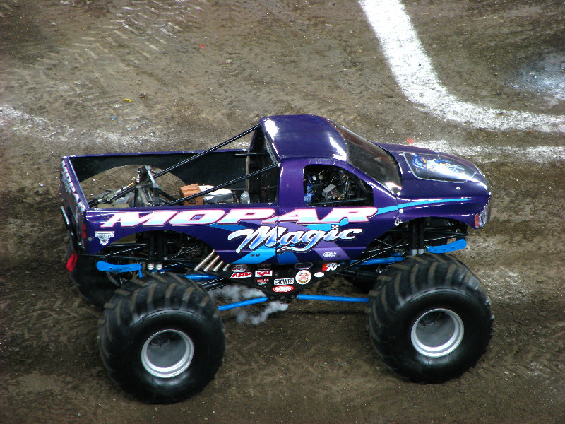 Monster-Jam-Raymond-James-Stadium-Tampa-FL-005