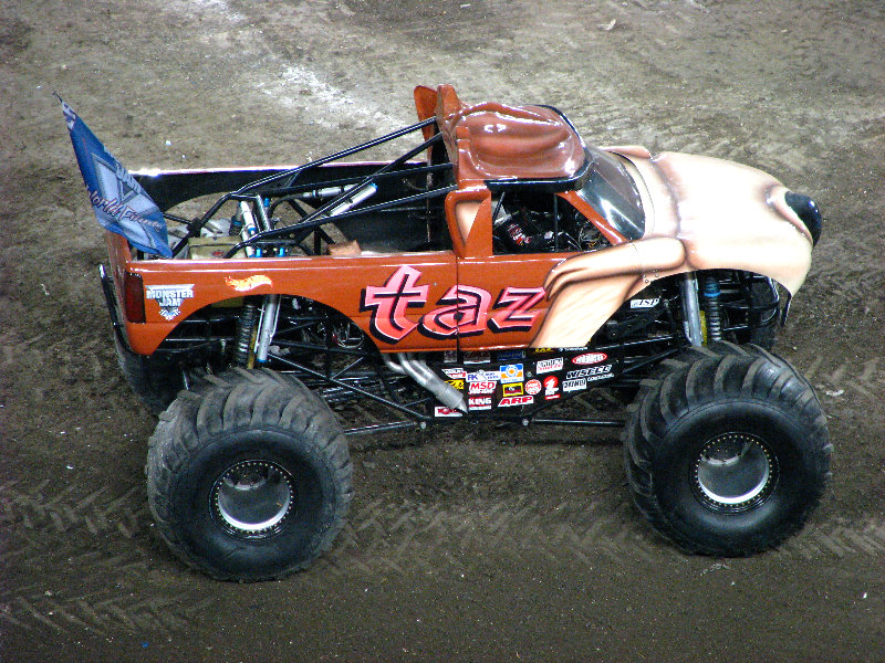 Monster-Jam-Raymond-James-Stadium-Tampa-FL-035